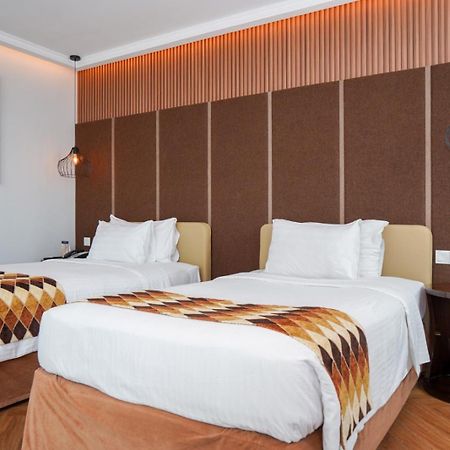 Cambridge Hotel Medan Eksteriør bilde