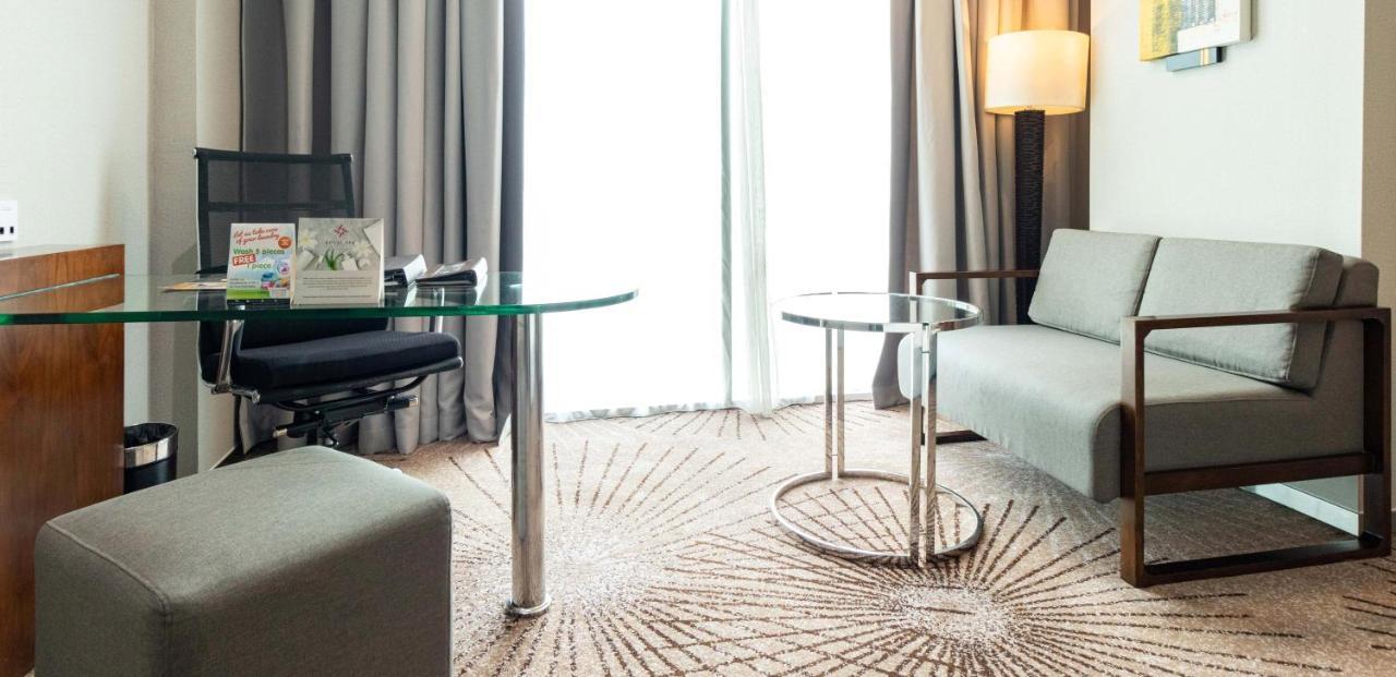 Cambridge Hotel Medan Eksteriør bilde