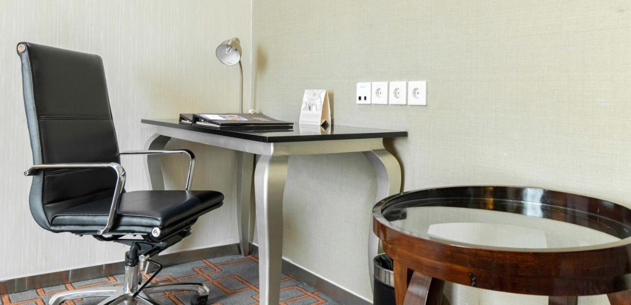 Cambridge Hotel Medan Eksteriør bilde