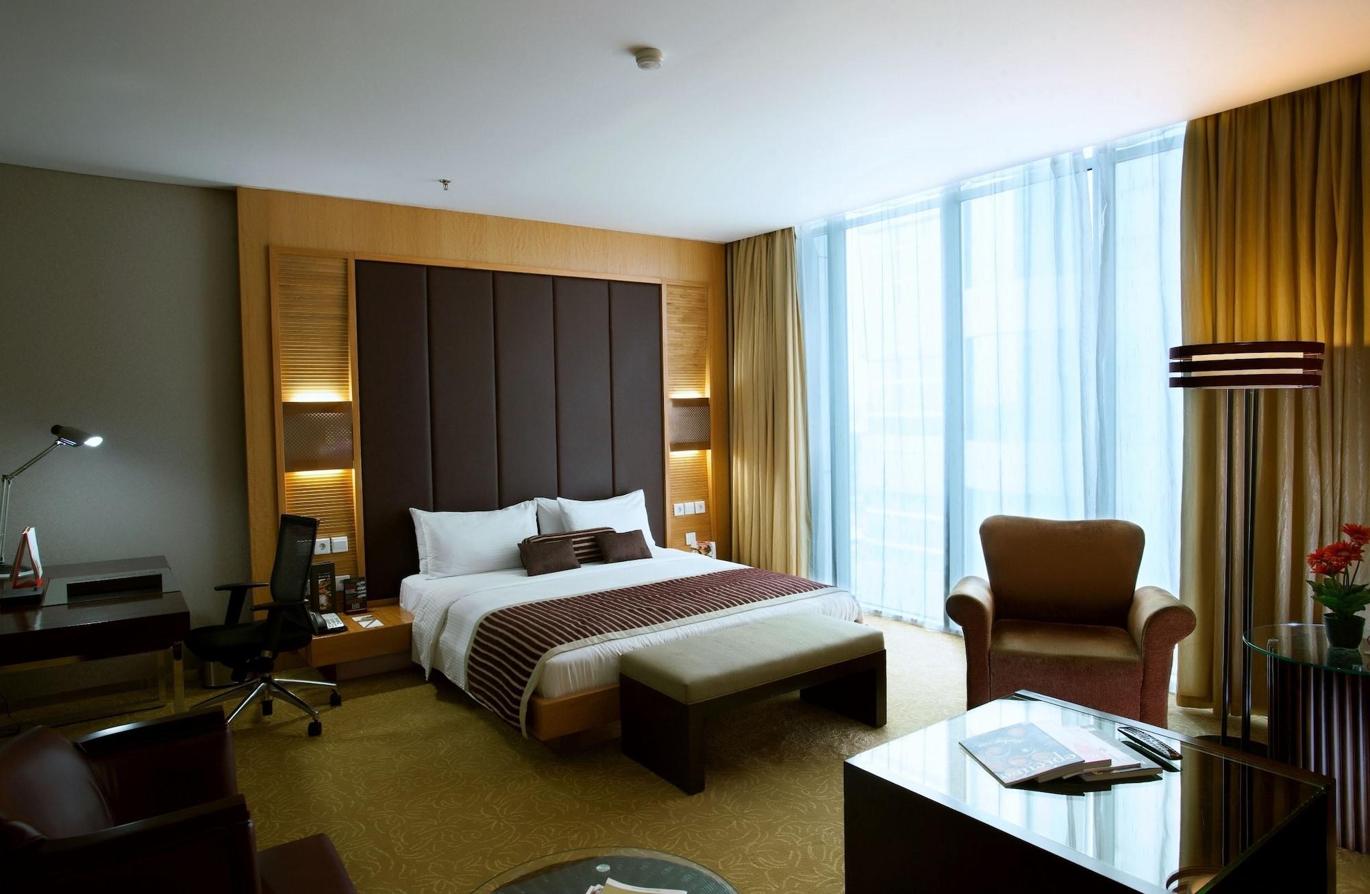 Cambridge Hotel Medan Eksteriør bilde