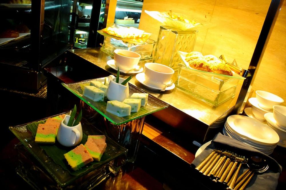 Cambridge Hotel Medan Eksteriør bilde