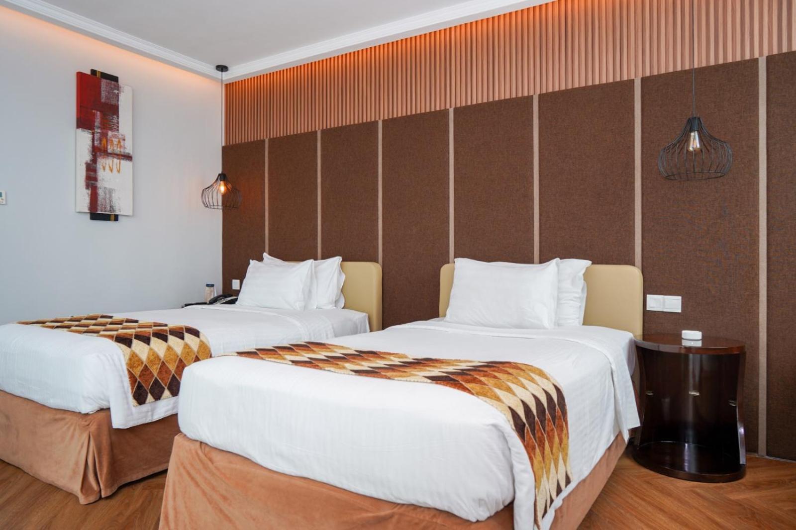 Cambridge Hotel Medan Eksteriør bilde