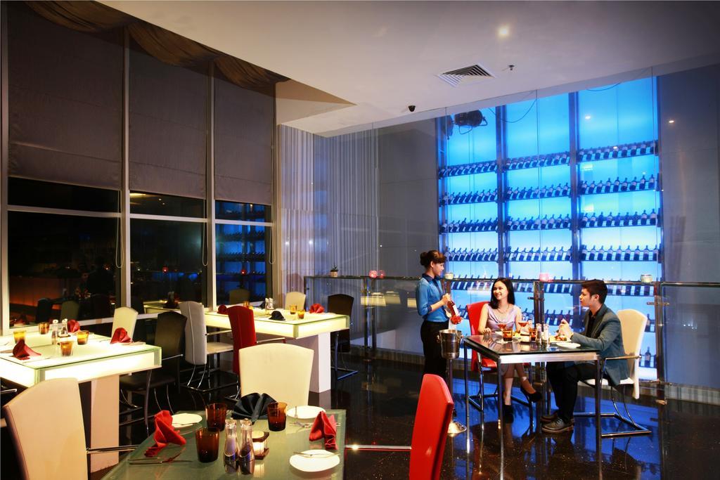 Cambridge Hotel Medan Eksteriør bilde