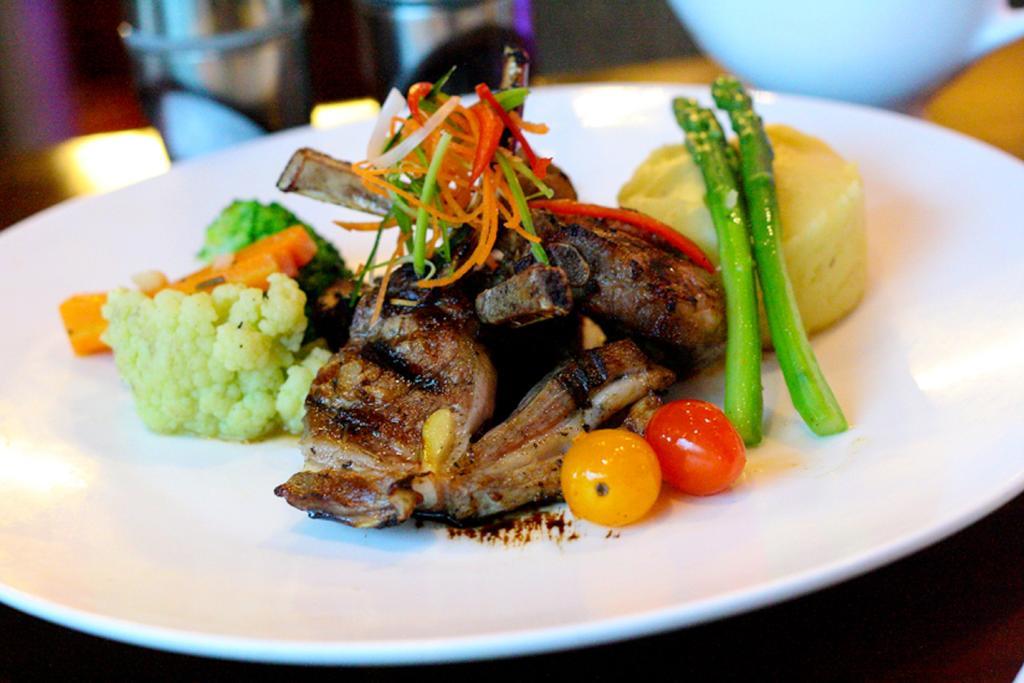 Cambridge Hotel Medan Eksteriør bilde