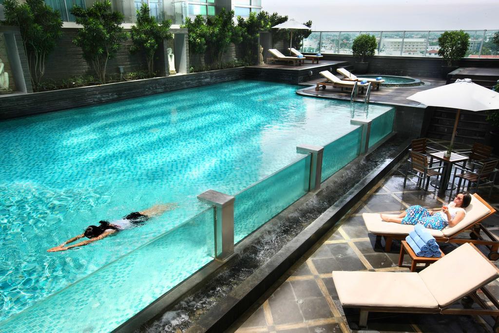 Cambridge Hotel Medan Eksteriør bilde