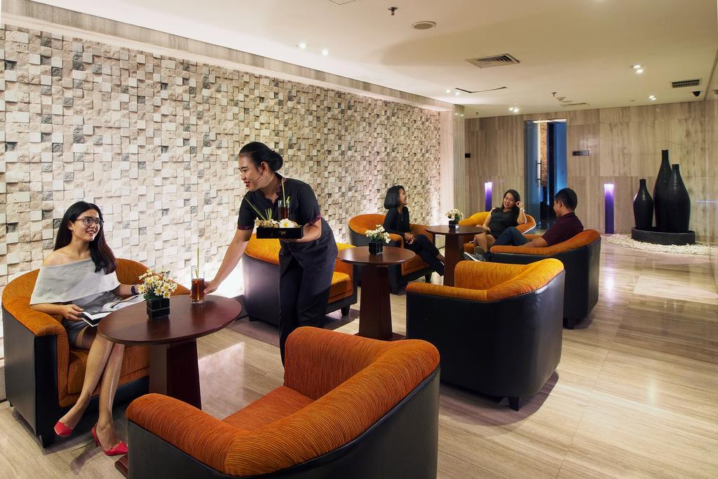 Cambridge Hotel Medan Eksteriør bilde