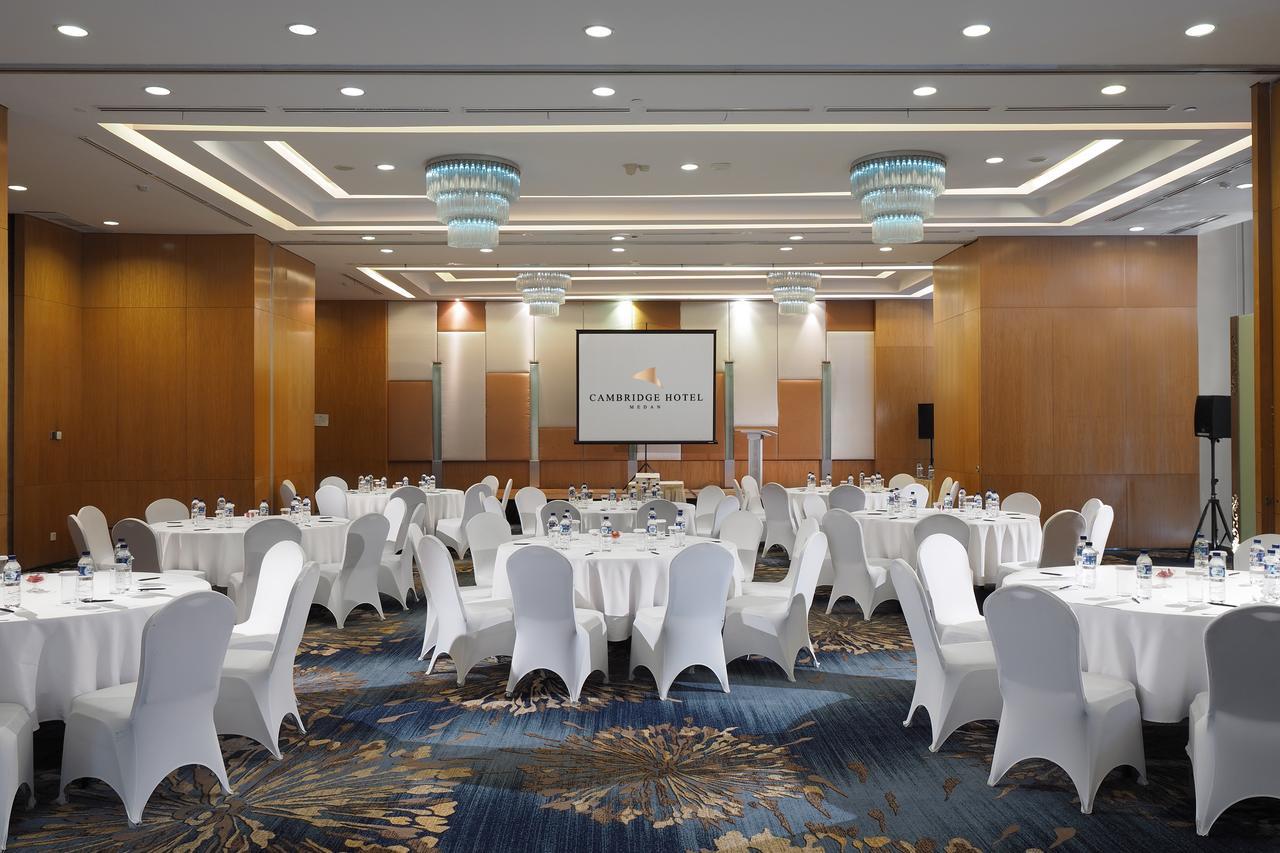 Cambridge Hotel Medan Eksteriør bilde