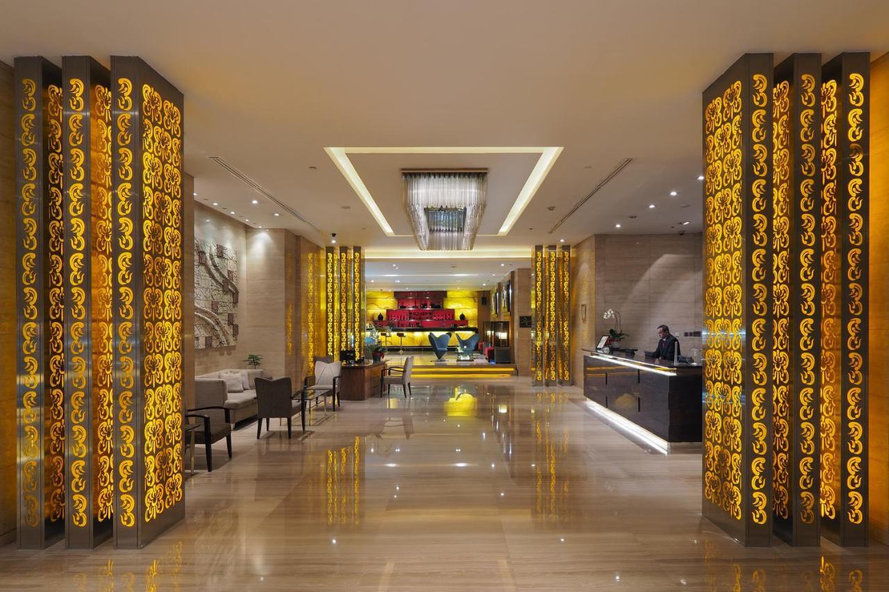 Cambridge Hotel Medan Eksteriør bilde