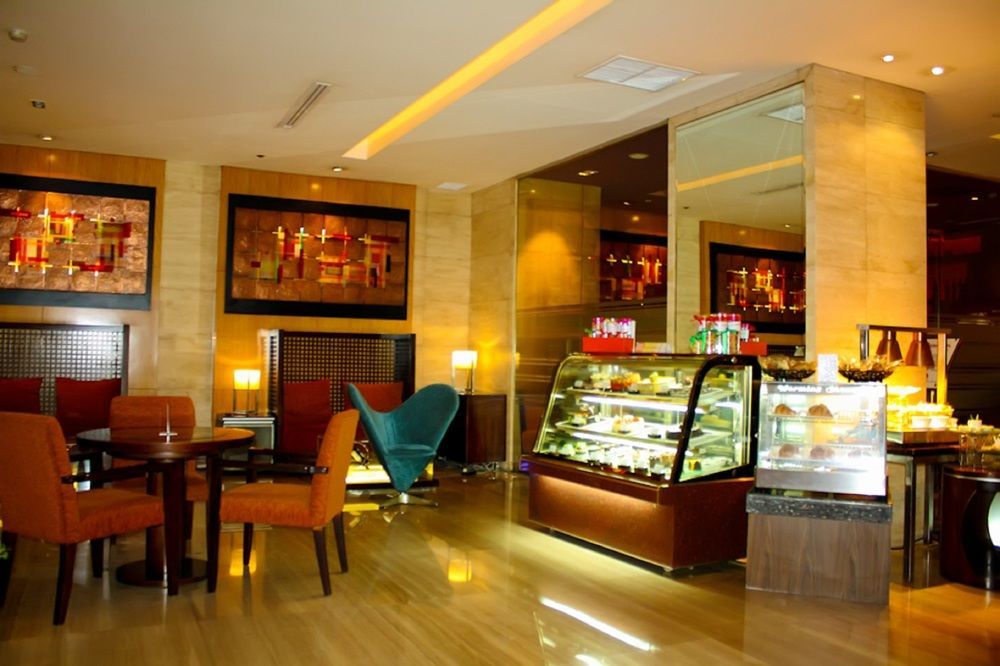 Cambridge Hotel Medan Eksteriør bilde