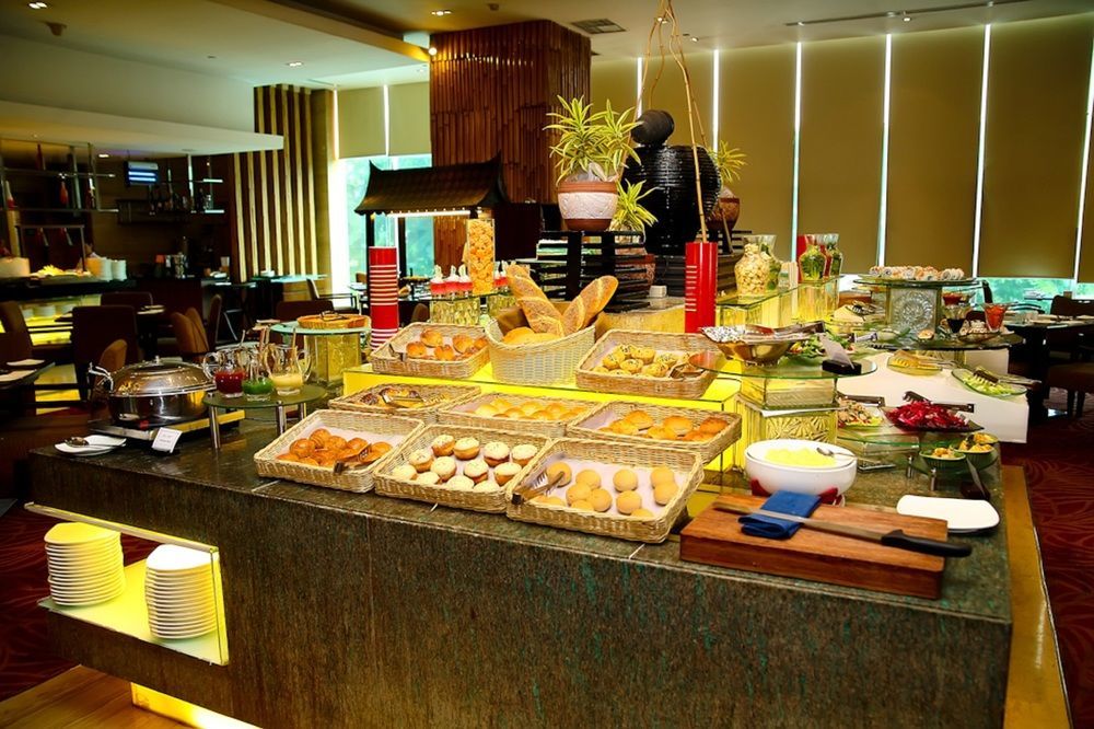 Cambridge Hotel Medan Eksteriør bilde