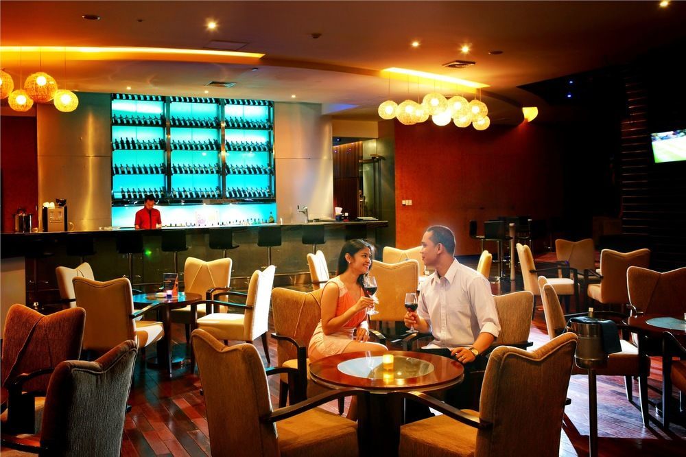 Cambridge Hotel Medan Eksteriør bilde