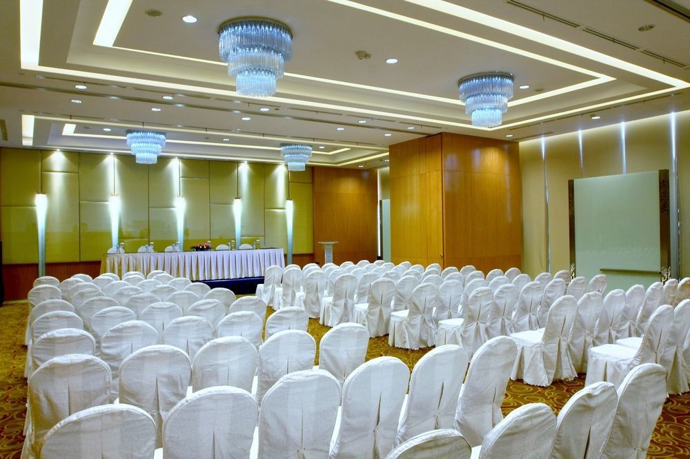 Cambridge Hotel Medan Eksteriør bilde
