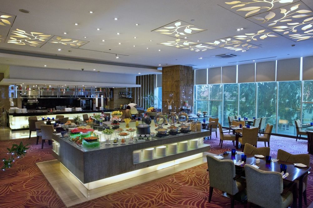 Cambridge Hotel Medan Eksteriør bilde