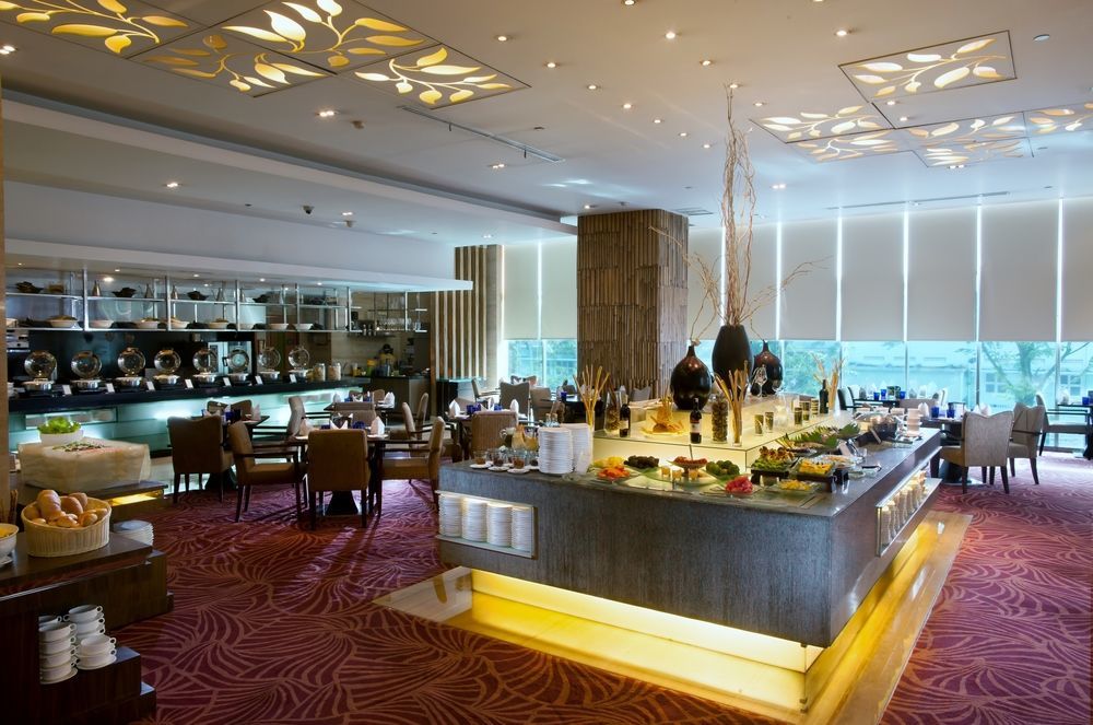 Cambridge Hotel Medan Eksteriør bilde