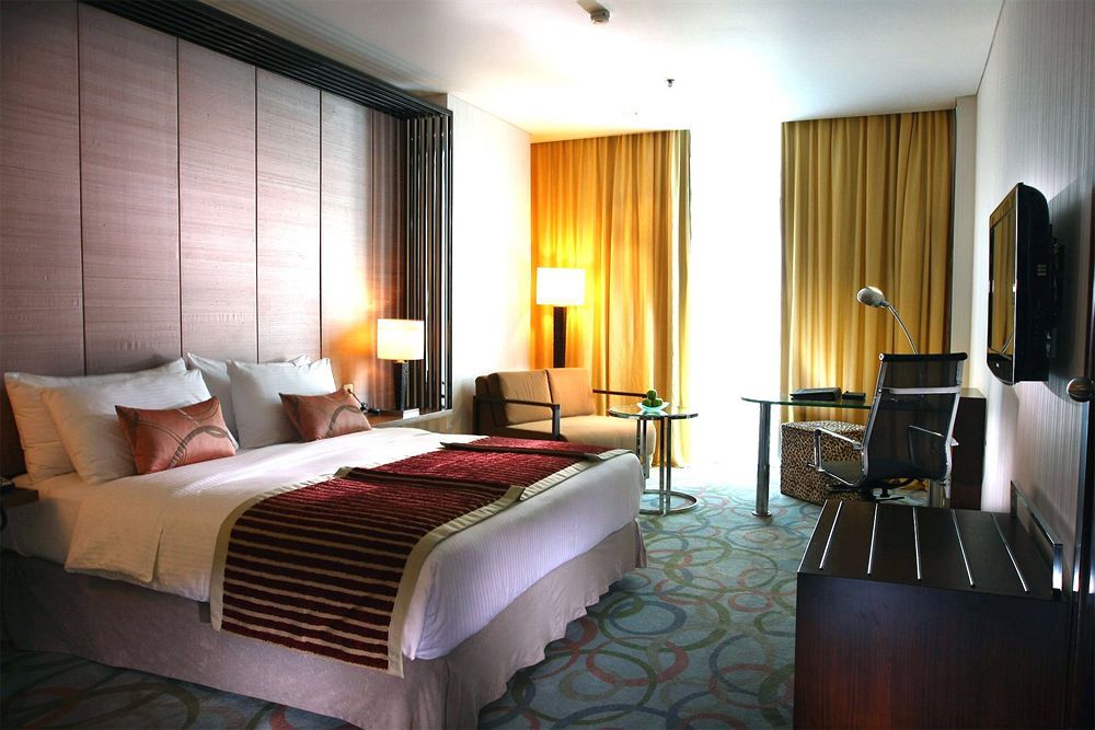 Cambridge Hotel Medan Eksteriør bilde